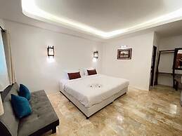 The Hub Erawan Resort