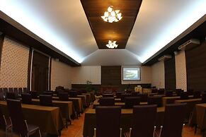 The Hub Erawan Resort