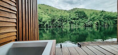 The Hub Erawan Resort