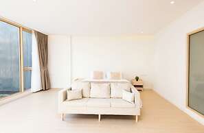 Spacious 4BR Muji Home With Loft & Pool in Ekkamai