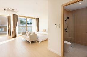 Spacious 4BR Muji Home With Loft & Pool in Ekkamai