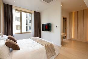 Spacious 4BR Muji Home With Loft & Pool in Ekkamai