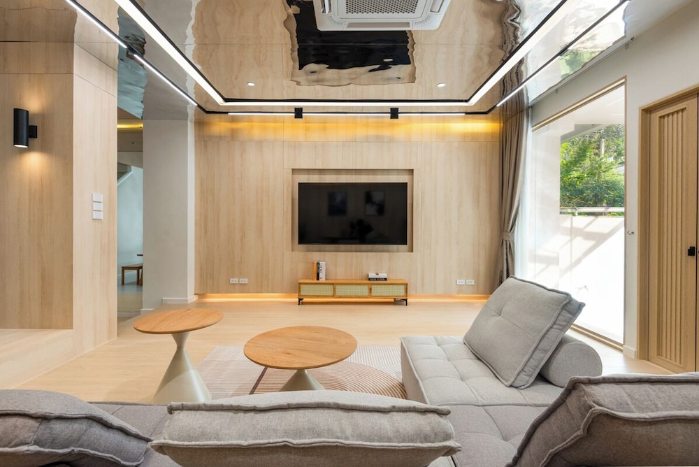 Spacious 4BR Muji Home With Loft & Pool in Ekkamai