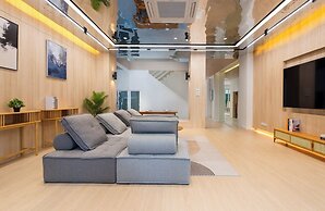 Spacious 4BR Muji Home With Loft & Pool in Ekkamai