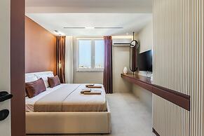 Marina Jacuzzi Suites 2 by  PS
