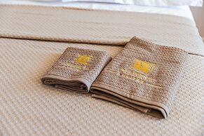 Marina Jacuzzi Suites 2 by  PS