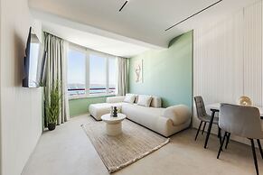 Marina Jacuzzi Suites 2 by  PS