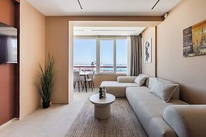 Marina Jacuzzi Suites 2 by  PS