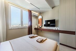Marina Jacuzzi Suites 2 by  PS