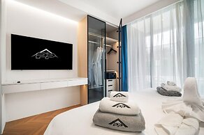 Beachfront A110 Luxury Pool Access Studio