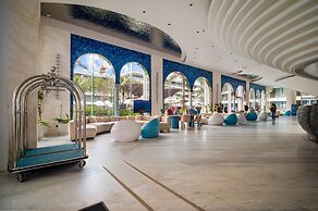 Beachfront A110 Luxury Pool Access Studio