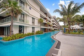 Beachfront A110 Luxury Pool Access Studio