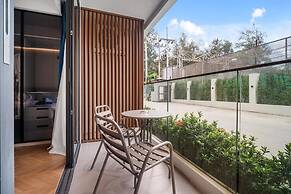 Beachfront A110 Luxury Pool Access Studio