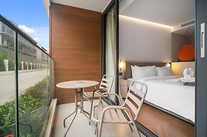 Beachfront A110 Luxury Pool Access Studio