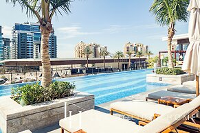 LUX Iconic Views at Palm Tower Suite 6