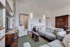 Elegant 3-Bedroom Apt in Piazza Mazzini