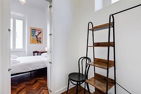 Elegant 3-Bedroom Apt in Piazza Mazzini