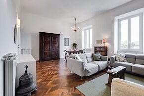 Elegant 3-Bedroom Apt in Piazza Mazzini
