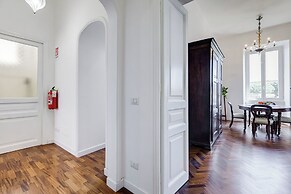 Elegant 3-Bedroom Apt in Piazza Mazzini