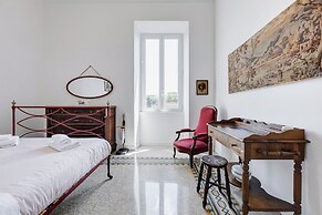 Elegant 3-Bedroom Apt in Piazza Mazzini