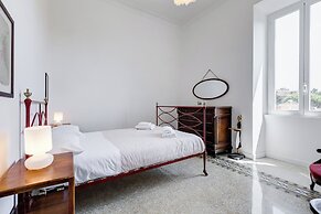 Elegant 3-Bedroom Apt in Piazza Mazzini