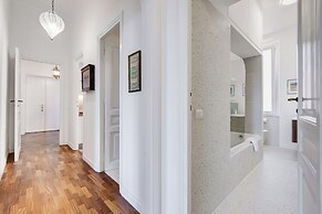 Elegant 3-Bedroom Apt in Piazza Mazzini