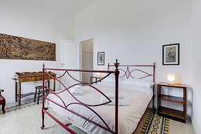 Elegant 3-Bedroom Apt in Piazza Mazzini