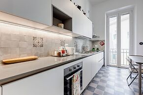 Elegant 3-Bedroom Apt in Piazza Mazzini