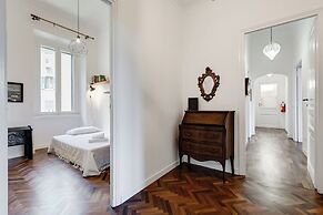Elegant 3-Bedroom Apt in Piazza Mazzini