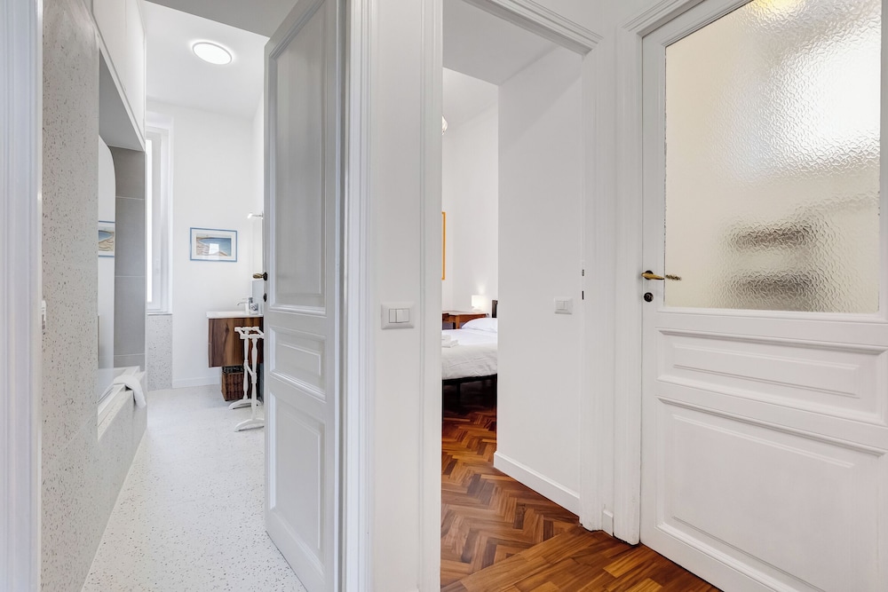 Elegant 3-Bedroom Apt in Piazza Mazzini