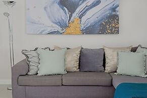 Charming Central Sea Point Haven 50m to Ocean
