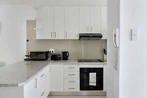Charming Central Sea Point Haven 50m to Ocean