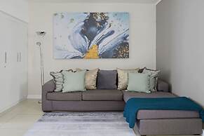 Charming Central Sea Point Haven 50m to Ocean