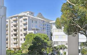 Charming Central Sea Point Haven 50m to Ocean