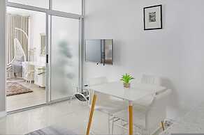 Charming Central Sea Point Haven 50m to Ocean