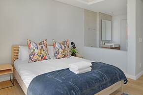 Modern 1-bed V A Waterfront Canal Harbor Views