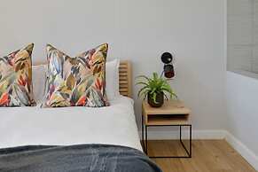 Modern 1-bed V A Waterfront Canal Harbor Views
