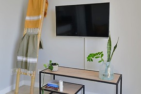 Modern 1-bed V A Waterfront Canal Harbor Views