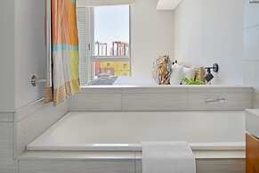 Modern 1-bed V A Waterfront Canal Harbor Views