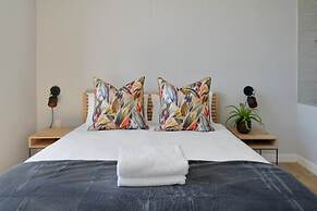 Modern 1-bed V A Waterfront Canal Harbor Views