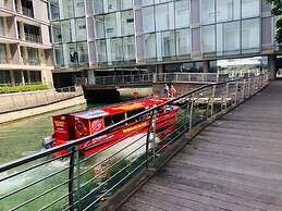 Modern 1-bed V A Waterfront Canal Harbor Views