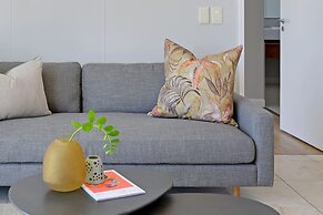 Modern 1-bed V A Waterfront Canal Harbor Views