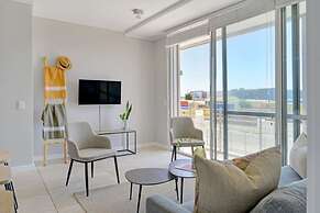 Modern 1-bed V A Waterfront Canal Harbor Views