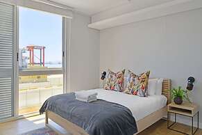 Modern 1-bed V A Waterfront Canal Harbor Views