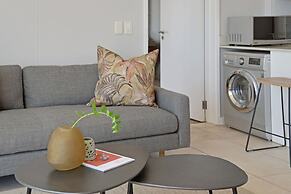 Modern 1-bed V A Waterfront Canal Harbor Views