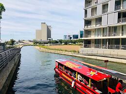Modern 1-bed V A Waterfront Canal Harbor Views