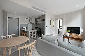 Stylish 1-bed Foreshore Apt Modern Comfort Views