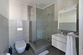 Stylish 1-bed Foreshore Apt Modern Comfort Views
