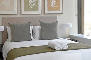 Stylish 1-bed Foreshore Apt Modern Comfort Views