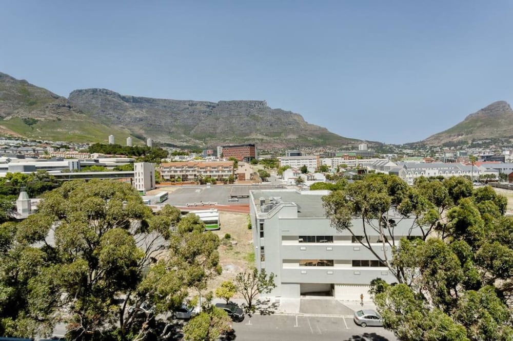 Designer 3 Peaks Apt Stunning Table Mountain Views